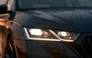 Замена лампочки в фарах Шкода Октавия А7: H7, LED, Ксенон